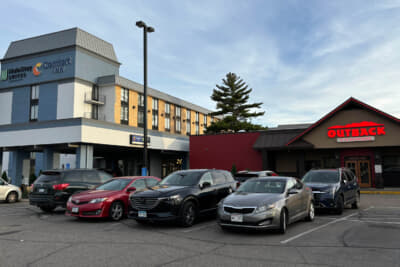 ミネアポリス空港近くのホテル。ステーキハウスがあることが決め手だった