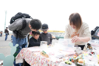「トライアングル」のメンバー、谷口さつきさんのブース。デコスイーツのワークショップは、お子さん連れを中心に楽しんでいたようだ
