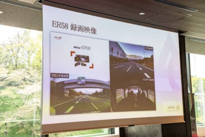 界初となる3つのカメラ（フロント4K、リア2K、インナー2K）を採用した