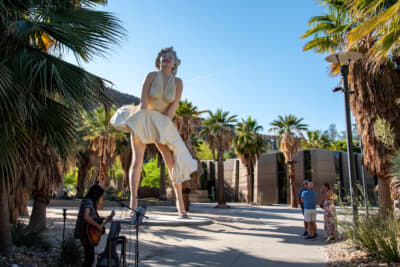 パームスプリングスに展示されている「フォーエバー・マリリン」の像