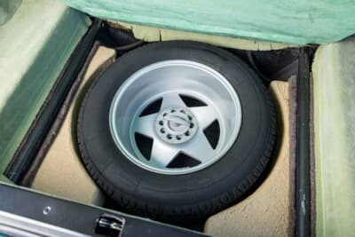 9万2000ユーロ（邦貨換算約1470万円）で落札されたフェラーリ「400i オートマチック」（C）Bonhams