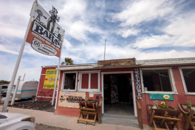 バグダッド・カフェの近所にあるバー、Barnでランチ