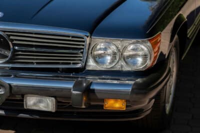 7万8400ドル（邦貨換算約1170万円）で落札されたメルセデス・ベンツ「560SL」（C）Courtesy of RM Sotheby's