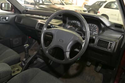 ウレタンステアリングにはMMCのロゴ。当時はMITSUBISHIではなくMMCを各所に使用していた