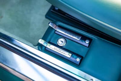 9万2000ユーロ（邦貨換算約1470万円）で落札されたフェラーリ「400i オートマチック」（C）Bonhams