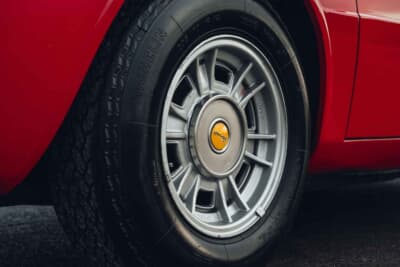 5万6350ユーロ（邦貨換算約900万円で落札されたフェラーリ「ディノ308GT4」（C）Bonhams