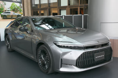 トヨタ クラウンセダン：フロントスタイル