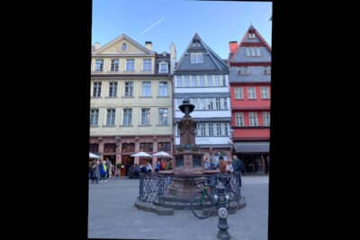 レーマー広場の路地裏の街並みも素敵でした