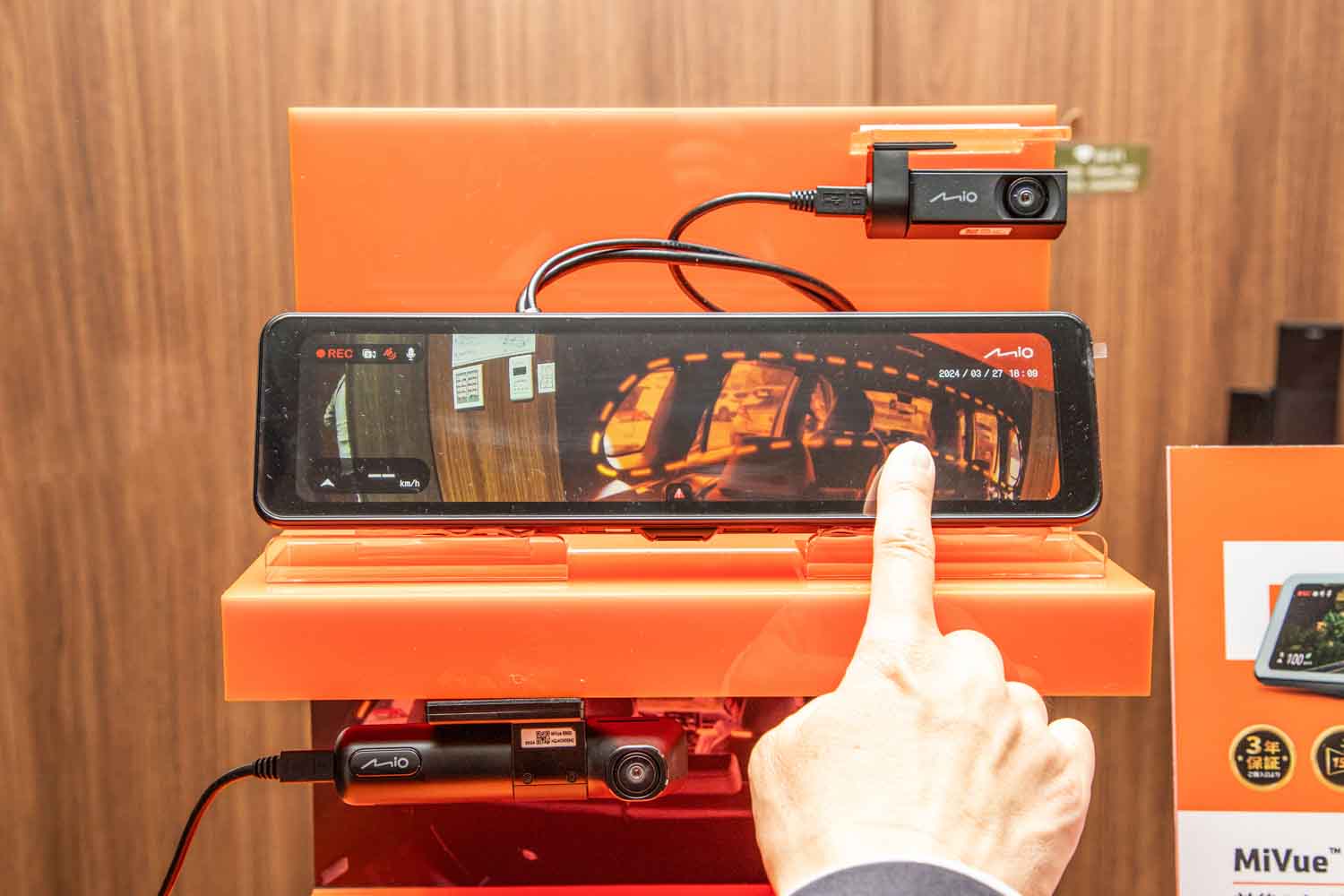 世界初!! 3カメラを使ったドラレコが日本上陸！ どんな状況でも映し