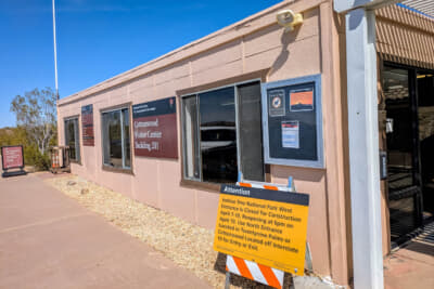 コットンウッド・スプリングのビジターセンター。トイレ休憩にも重要な施設だ