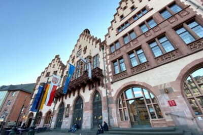 レーマー広場はとても広く、冬にはクリスマスマーケットが開催されるそうです