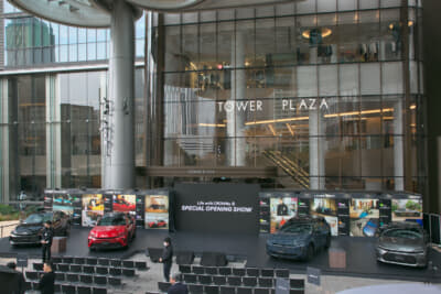 4種類のクラウンがステージに並んだ