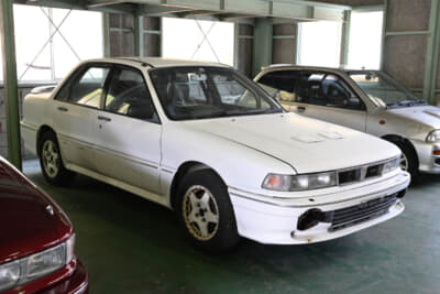 粉を吹きそうなほど劣化が進んでいるのは「VR-4 RS」。これを競技仕様にすることも思案中