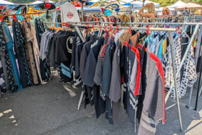 なぜか日本のハッピをたくさん揃えているブース