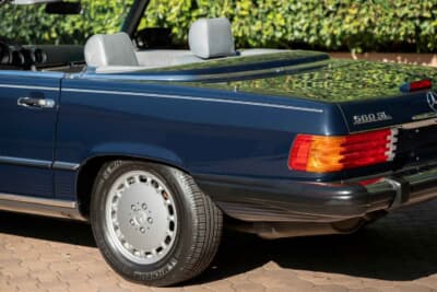 7万8400ドル（邦貨換算約1170万円）で落札されたメルセデス・ベンツ「560SL」（C）Courtesy of RM Sotheby's