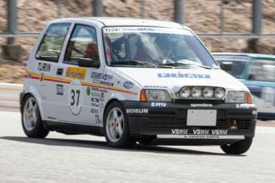 フィアット チンクエチェント トロフェオ：最高出力は55psだが、アバルトによって吸排気系に大規模なモディファイを受けると同時に、ECUも専用品に取り換えられた