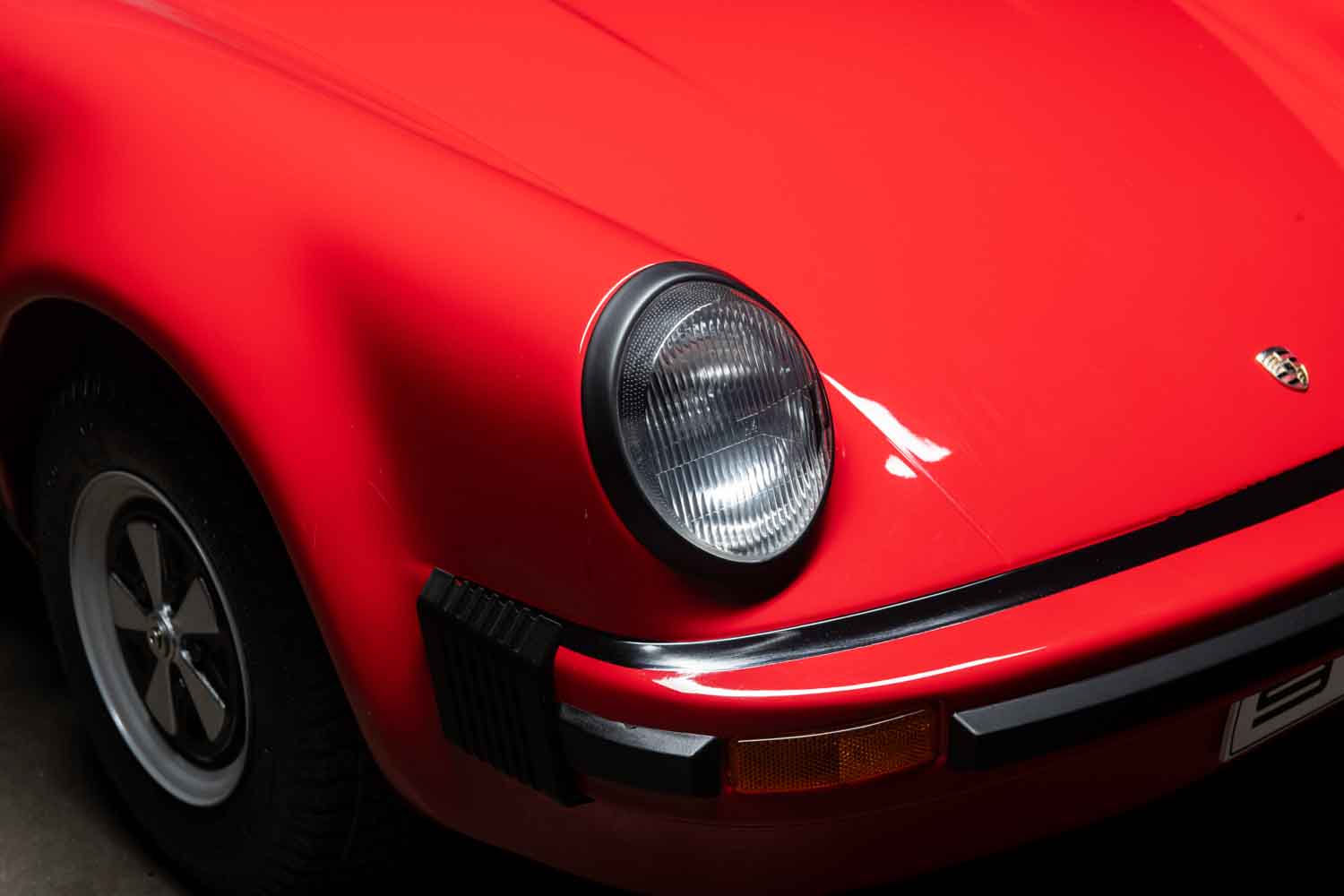 正規ディーラーモノ「911」がたったの390万円!? ポルシェ発行の当時物