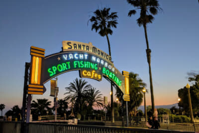 1909年にできたサンタモニカ・ピアはカリフォルニア屈指の観光名所