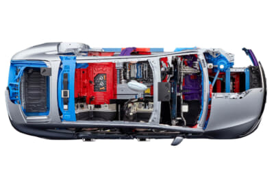 EQSのインテグラルセーフティコンポーネント。ボディシェルの各種材料はさまざまな色で示され、押し出しアルミニウムプロファイルのドアシル構造など、車両の衝撃吸収分散ゾーンを形成。車内にはシートベルトやエアバッグなどの各拘束システムが見て取れる。運転支援システムや受動的安全性システム作動に関する情報を提供するセンサーは黄色で明示