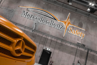 2016年新たに完成したジンデルフィンゲンの近代的なメルセデス・テクノロジーセンター(MTC)