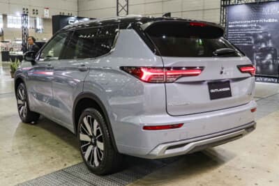 2024年 三菱 アウトランダーPHEV