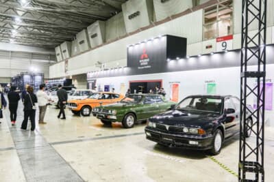 「時代を切り拓いてきた名車たち」として4台のヘリテージモデルを展示