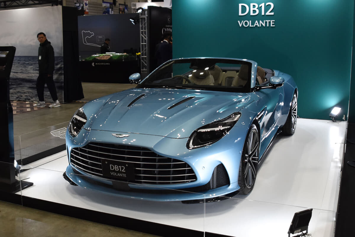 4L V8ツインターボを搭載するアストンマーティン「DB12」