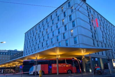 宿泊していたホテルの近くにはバスターミナルがありました。ここからバスで色々な国に格安で行けます