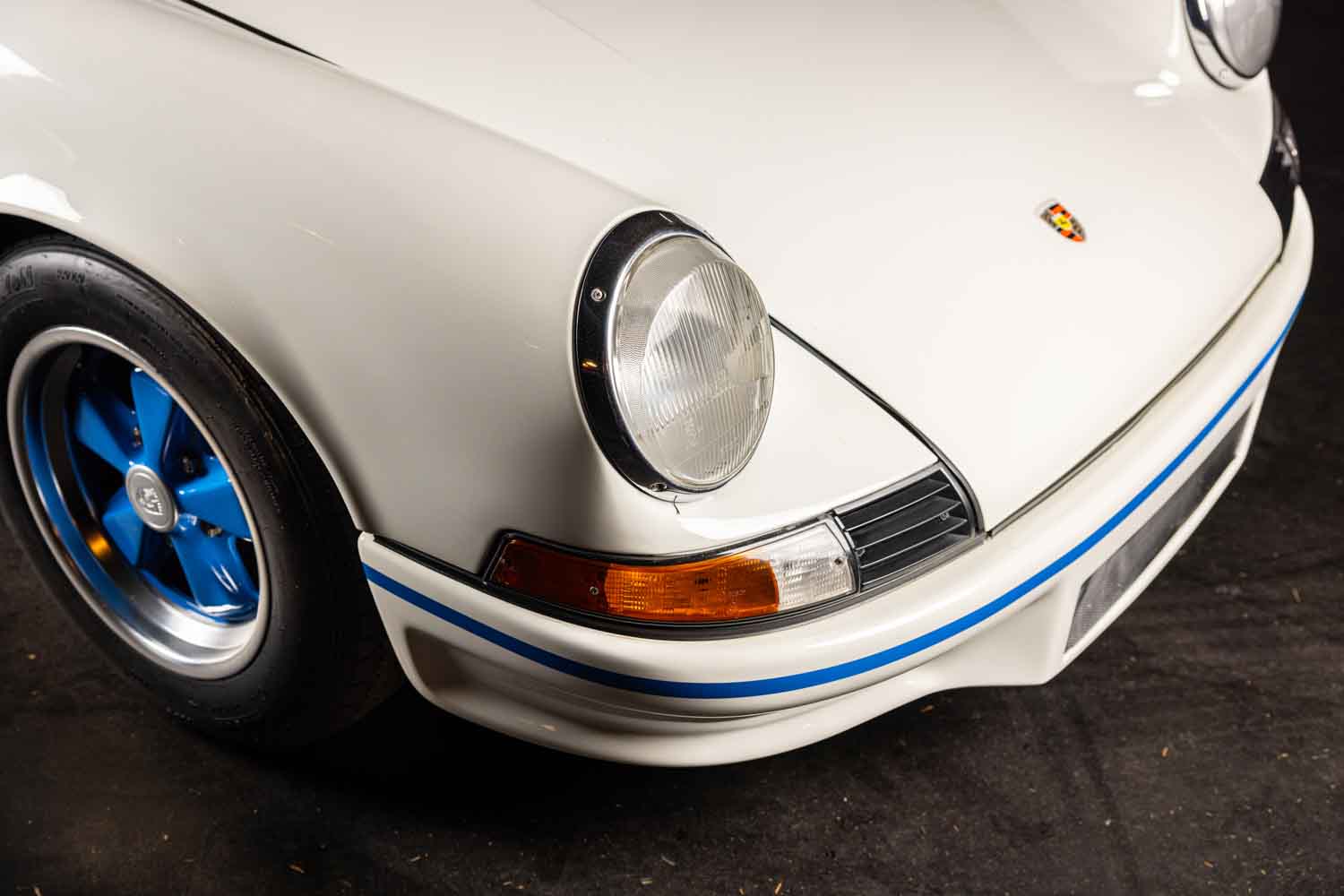 予想より安くても1億円以上！ ポルシェ「911カレラRS2.7」はもはや雲の上の存在に…散々モータースポーツで酷使された個体でも高値安定です |  AUTO MESSE WEB（オートメッセウェブ） 〜クルマを文化する 〜