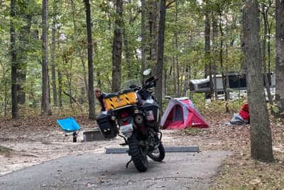 例によってキャンパー拝見。こちらはバイクのキャンパー