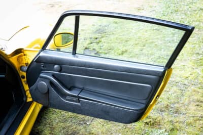 21万8500ユーロ（邦貨換算約3500万円）で落札されたポルシェ「911ターボ クーペ」（C）Courtesy of RM Sotheby's