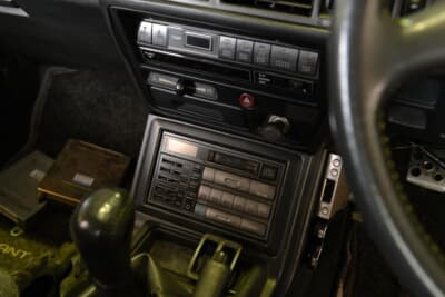 オートエアコンは、カバーが用意されており、エアコン操作パネルはすっきり