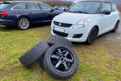 ツーリスト走行用に現地でタイヤを換える強者も