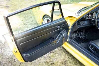 21万8500ユーロ（邦貨換算約3500万円）で落札されたポルシェ「911ターボ クーペ」（C）Courtesy of RM Sotheby's