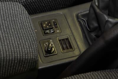 センターコンソールにコイン入れなど当時らしいアイテムも見られる