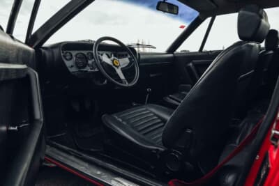 5万6350ユーロ（邦貨換算約900万円で落札されたフェラーリ「ディノ308GT4」（C）Bonhams