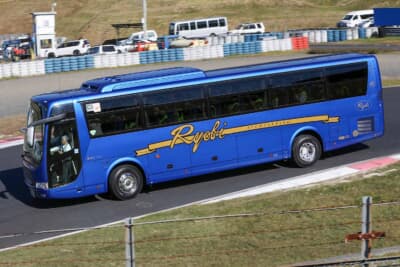 有料による事前予約制だったが受付終了になるほど大人気だったサーキットバスツアー。マツダ 787Bが駆け抜ける姿を同じコース上から体験できた人は、一生の思い出になったはず
