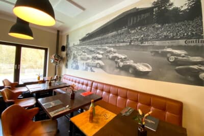 以前はイタリア人のジュリアが経営していましたが、息子さんに代替わりして「ヴェンティセッテ」という店名に。ブライトシャイトにあります