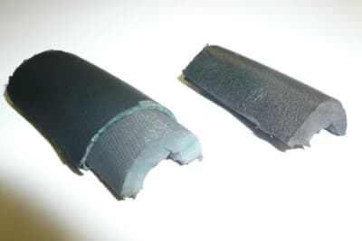 グリップの比較材質。左はEクラス／W212で硬いラバークッション部分に本革を貼り合わせている。右はEクラス前期／W210で柔らかいラバークッション、表面は滑らないようにシボ加工