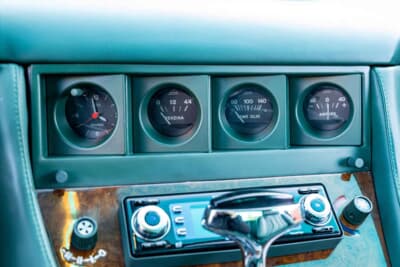 9万2000ユーロ（邦貨換算約1470万円）で落札されたフェラーリ「400i オートマチック」（C）Bonhams