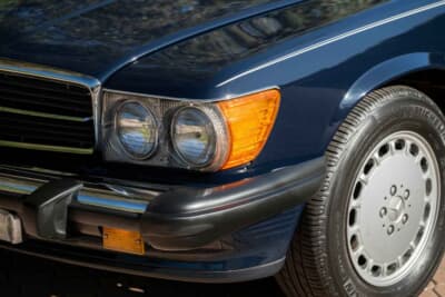 7万8400ドル（邦貨換算約1170万円）で落札されたメルセデス・ベンツ「560SL」（C）Courtesy of RM Sotheby's