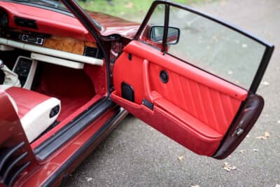 26万2500ユーロ（邦貨換算約4230万円）で落札されたポルシェ「911ターボ フラッハバウ」（C）Courtesy of RM Sotheby's