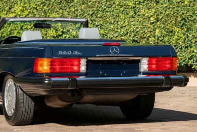 7万8400ドル（邦貨換算約1170万円）で落札されたメルセデス・ベンツ「560SL」（C）Courtesy of RM Sotheby's