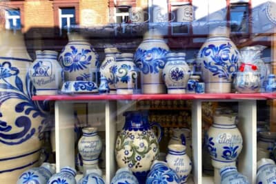 伝統的なフランクフルトの陶器。アップルワインはこのような陶器のピッチャーで出てきます