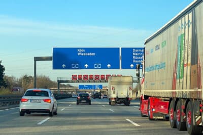 フランクフルト国際空港からアウトバーン3号線に乗り、ニュルブルクリンク方面へ