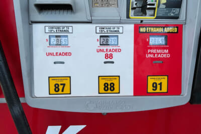 初めて見たエタノール入りのガソリン。さすがに躊躇した