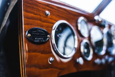 9万ユーロ（邦貨換算約1450万）で落札されたブガッティ「T57SCクーペ・アトランティーク ジュニアカー」（C）Courtesy of RM Sotheby's