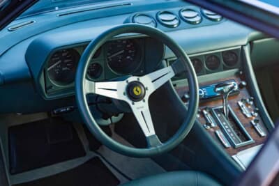 9万2000ユーロ（邦貨換算約1470万円）で落札されたフェラーリ「400i オートマチック」（C）Bonhams