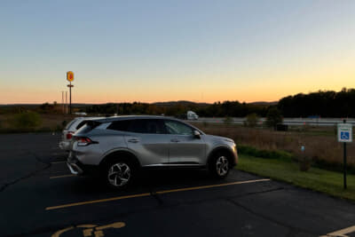 ロングドライブの夕暮れ、モーテル8にチェックイン。さすがに疲れた