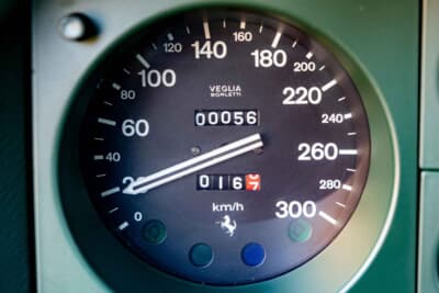 9万2000ユーロ（邦貨換算約1470万円）で落札されたフェラーリ「400i オートマチック」（C）Bonhams